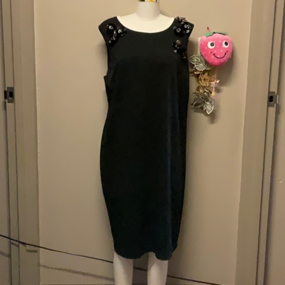 CALVIN KLEIN-Sleeveless, Sophisticate Below the knee, Size 20W
